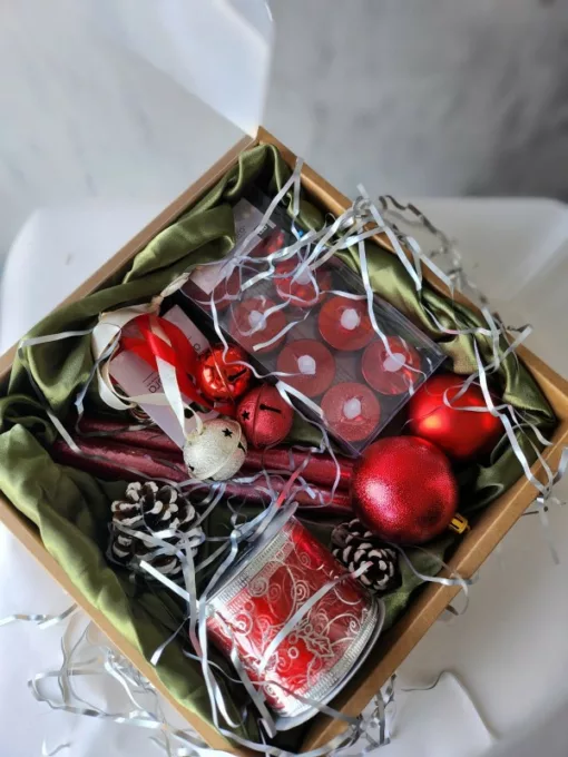 Merry Mingle Gift Box